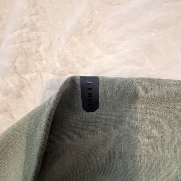 Under Armour Women's Open Back Workout Women's Sweatshirt Size XS Super Soft EUC - Picture 9 of 10